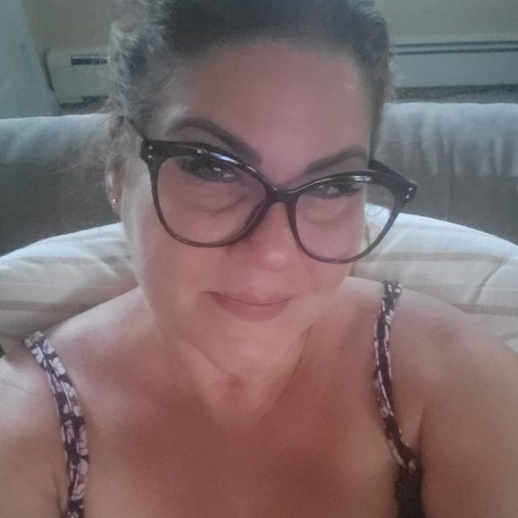 Meet your Posher, Melissa - Picture 1 of 1